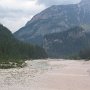 Verso Cortina passiamo su ghiaioso sterrato.